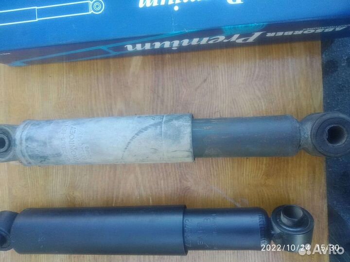 Амортизатор передний на Мерседес бенз мб 100д