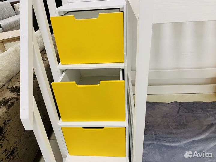 Детская двухярусная кровать