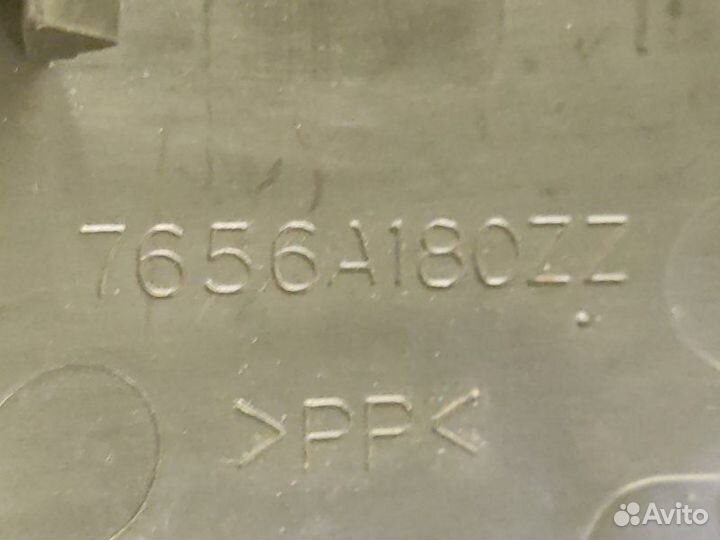 Заглушка полозьев сиденья Mitsubishi Eclipse Cross