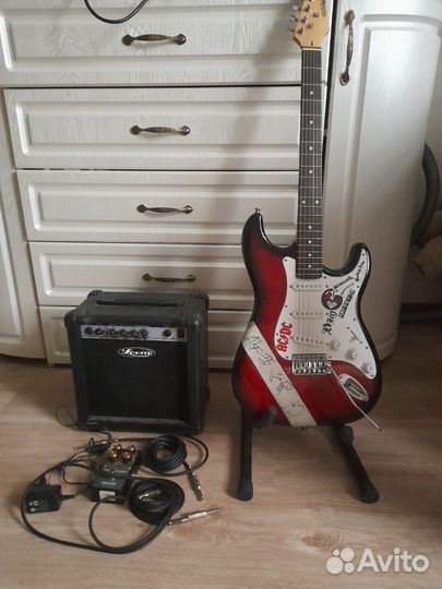 Электро гитара с комбиком и педалью эффектов