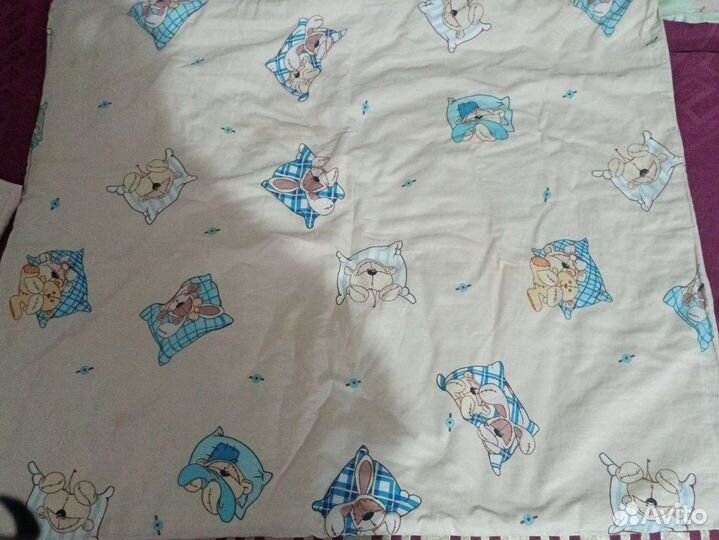 Детское одеяло и подушка в кроватку