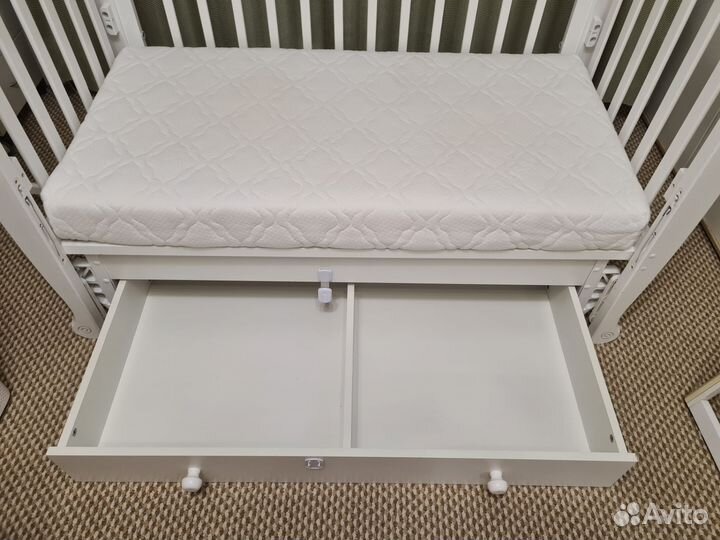 Детская кроватка с маятником Гандылян