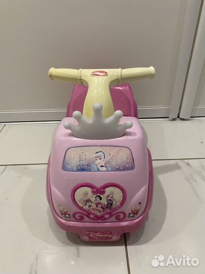 Машинка-каталка с музыкой и светом