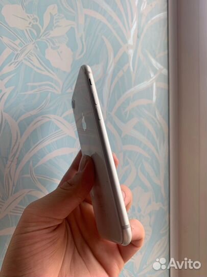 iPhone 8, 64 ГБ