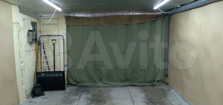 Гараж, > 30 м²