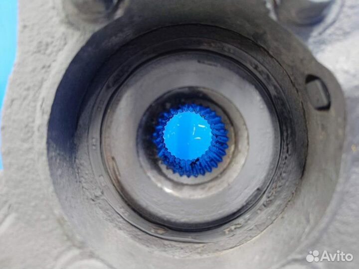 Кулак передний левый Kia Sorento 2 XM 2.2 D4HB