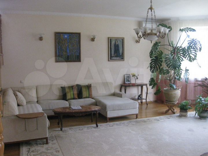 Дом 220 м² на участке 12 сот.