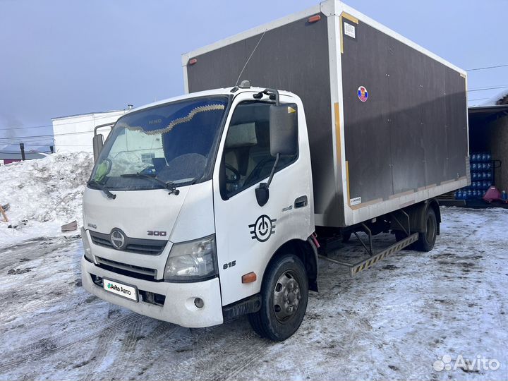 Промтоварный фургон 20 м³ Hino 300 (Dutro), 2012