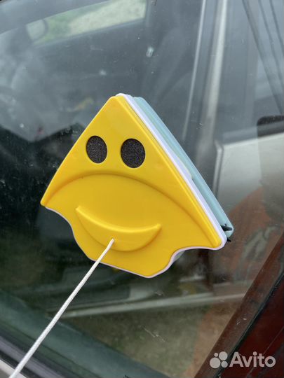 Магнитная щетка для мытья окон