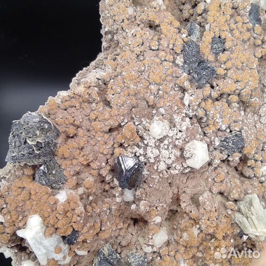 Кальцит, кварц, сидерит, сфалерит, халькопирит