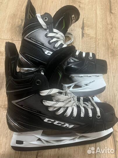 Коньки хоккейные