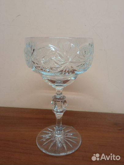 Хрустальная конфетница на ножке