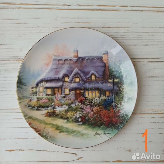 Декоративные тарелки с домиками Royal Doulton