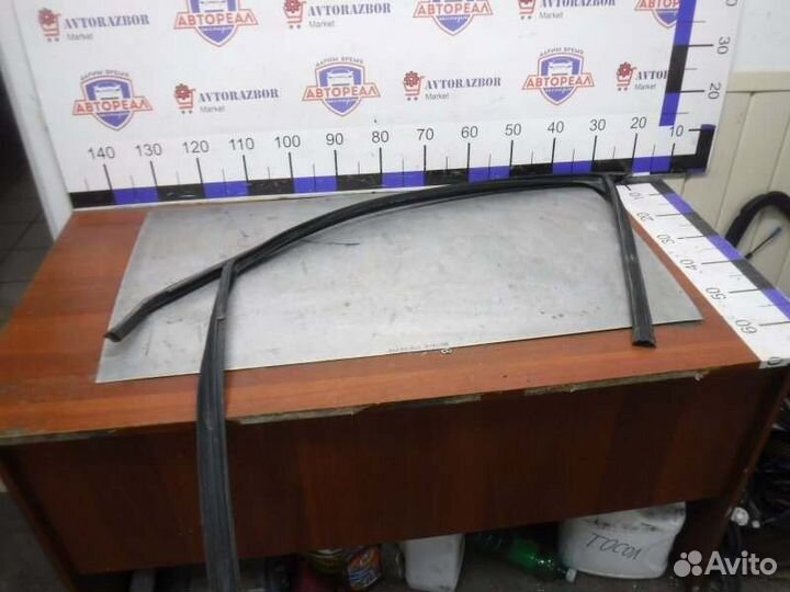 Уплотнитель двери передний левый Chevrolet Cruze