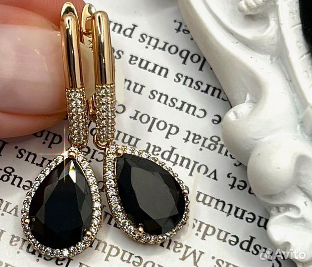 Серьги с кристаллом оникс, покрытие золото