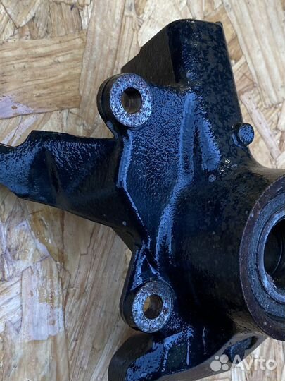 Передний правый кулак brp Commander Maverick