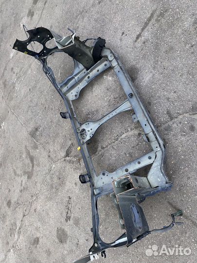 Телевизор (рамка радиатора) Subaru Forester SG SG5