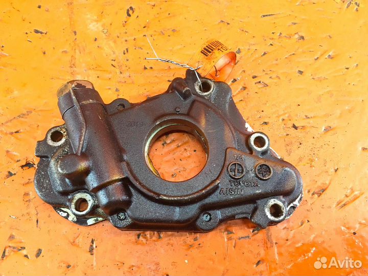 Насос масляный Toyota 2002 Avensis