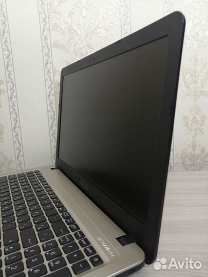 Ноутбук Asus/ 4х ядерный/ Windows 10