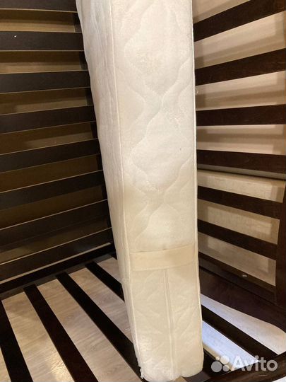 Детская кроватка с продольным маятником