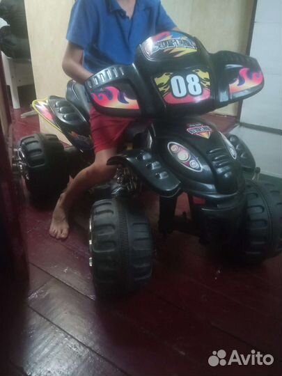 Детский квадроцикл на аккумуляторе