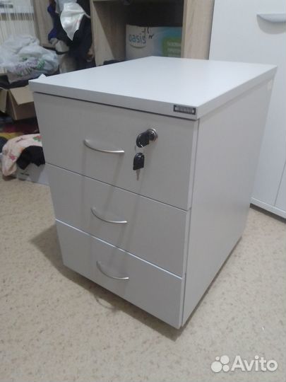 Тумбочка офисная выкатная