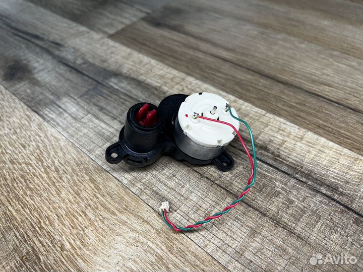 Мотор боковой щетки (R) Ecovacs Deebot Ozmo 900