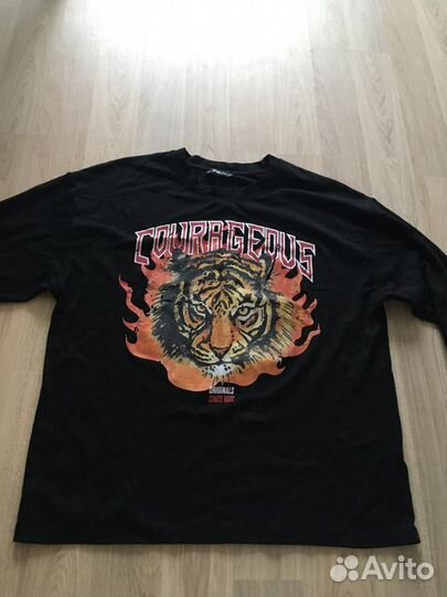 Черный свитшот с принтом