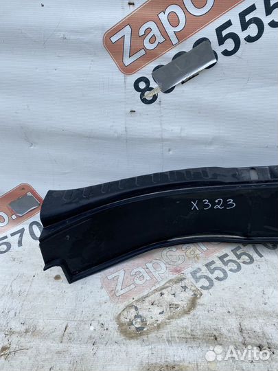 Toyota RAV4 Накладка замка багажника