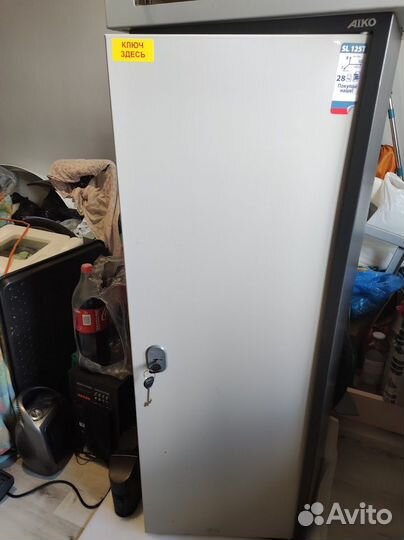 Металлический сейф/шкаф