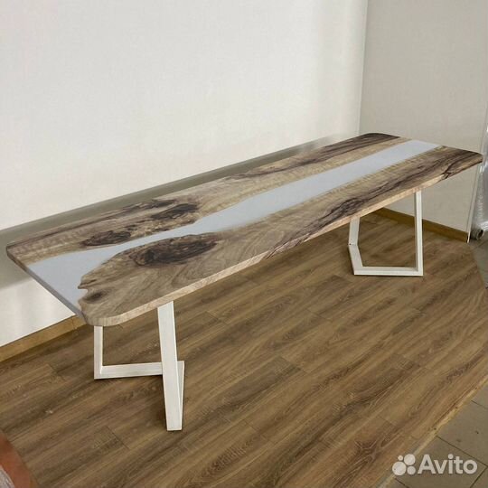 Обеденный стол 'Sexual Atmosphere'