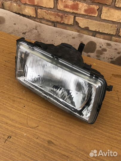 Audi 80 88г. фара правая