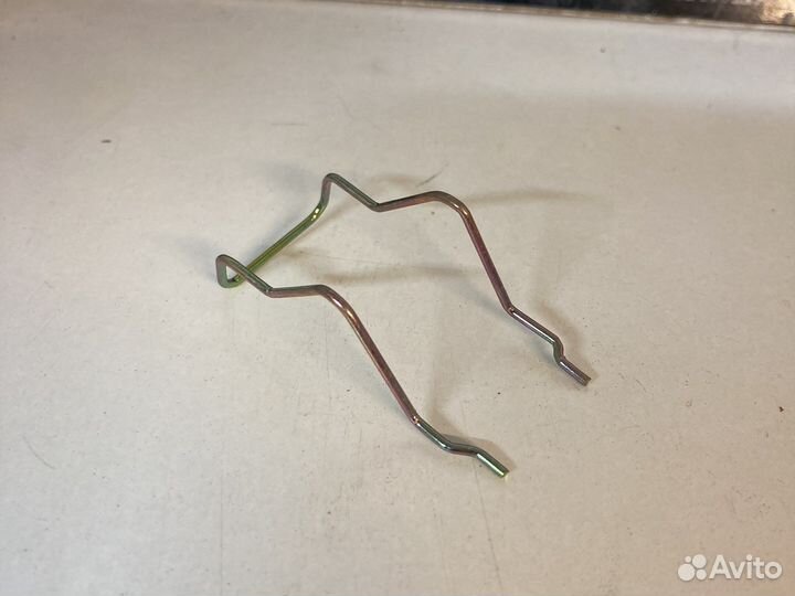 Фиксатор лампы ближнего света Лада Калина 2 Kalina