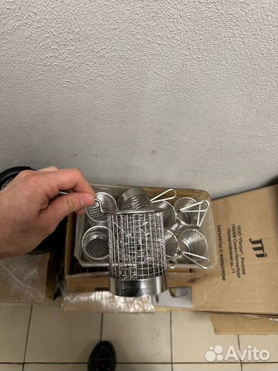 Бокалы и много посуды