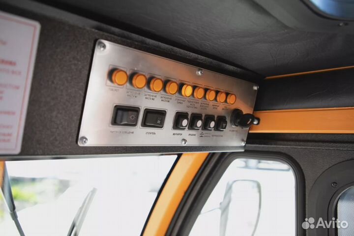 Универсальная подметальная машина «sweeper» ммк-10