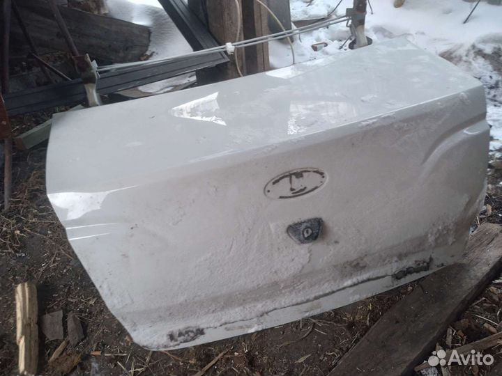 Крышка от багажника,бак от лада гранта