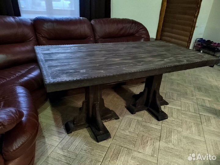 Стол из массива дерева