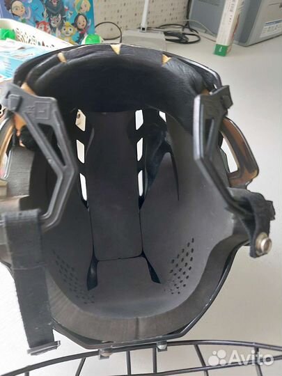 Хоккейный шлем