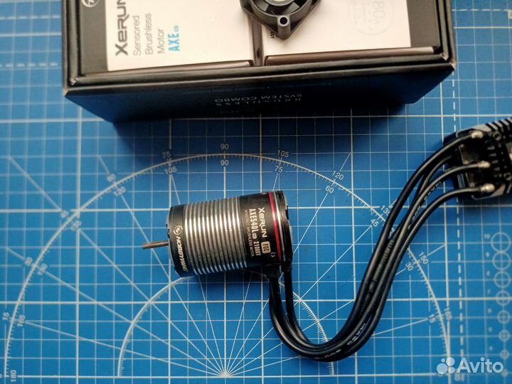 Hobbywing AXE540L 2100KV 1/10 трофи