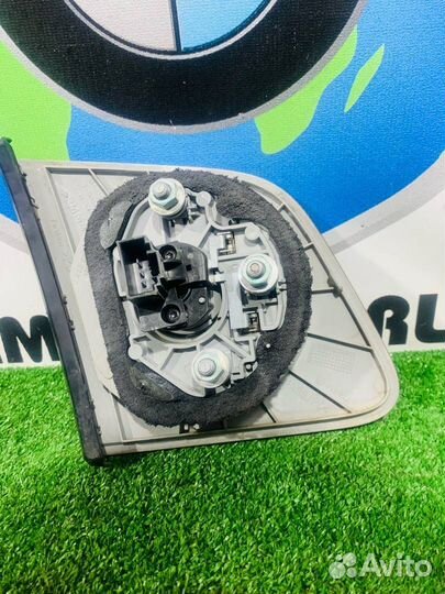 Фонарь крышки багажника правый Volkswagen Phaeton