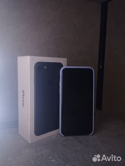 Телефон iPhone 7