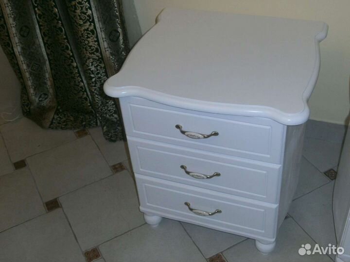 Тумба прикроватная