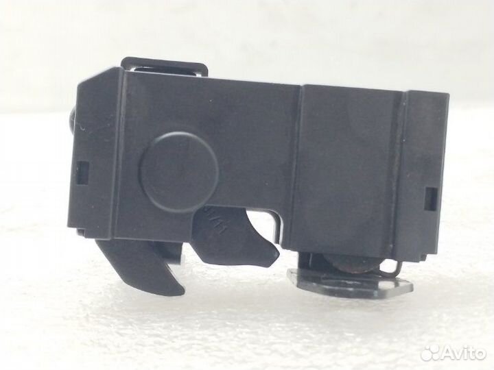 Замок капота правый Mercedes-Benz Cls-Class W218