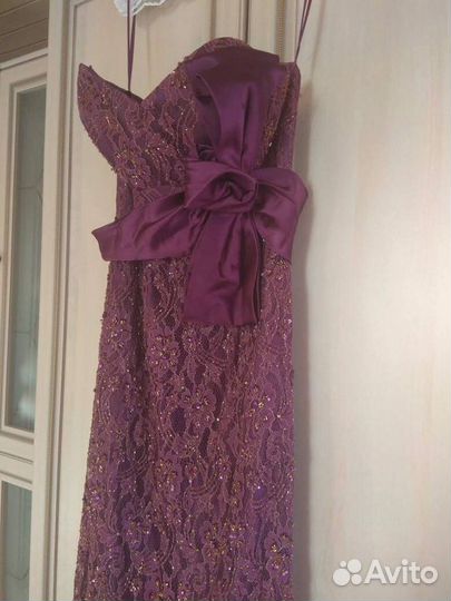 Платье нарядное в новом состоянии)