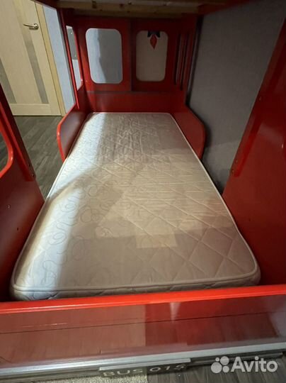 Двухъярусная кровать