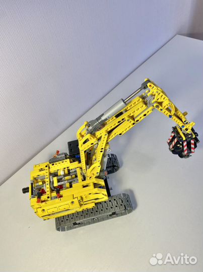 Lego technic Экскаватор 42006