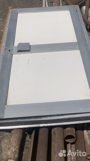 Дверь алюминиевая