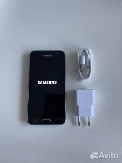 Телефон Samsung J320