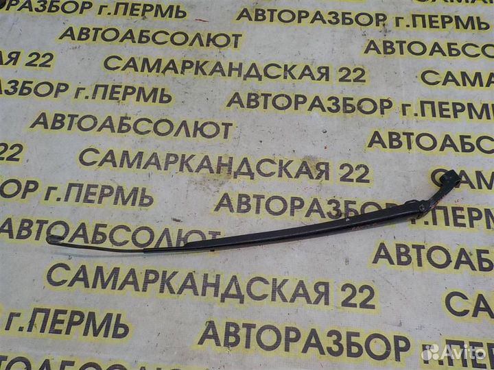 Поводок стеклоочистителя передний правый Toyota R