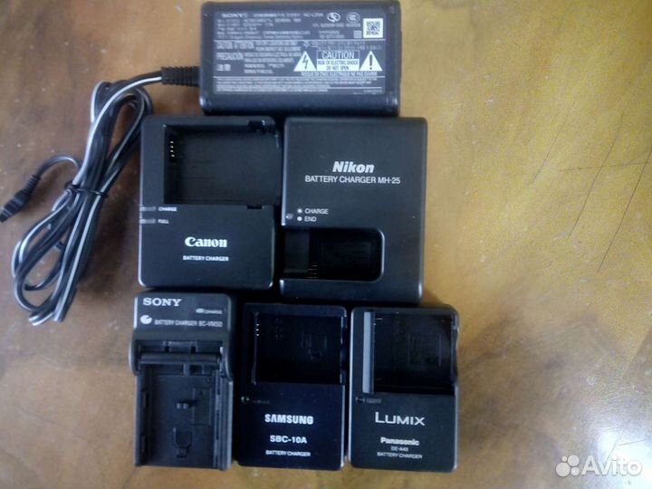 Зарядки к фото и видео камерам